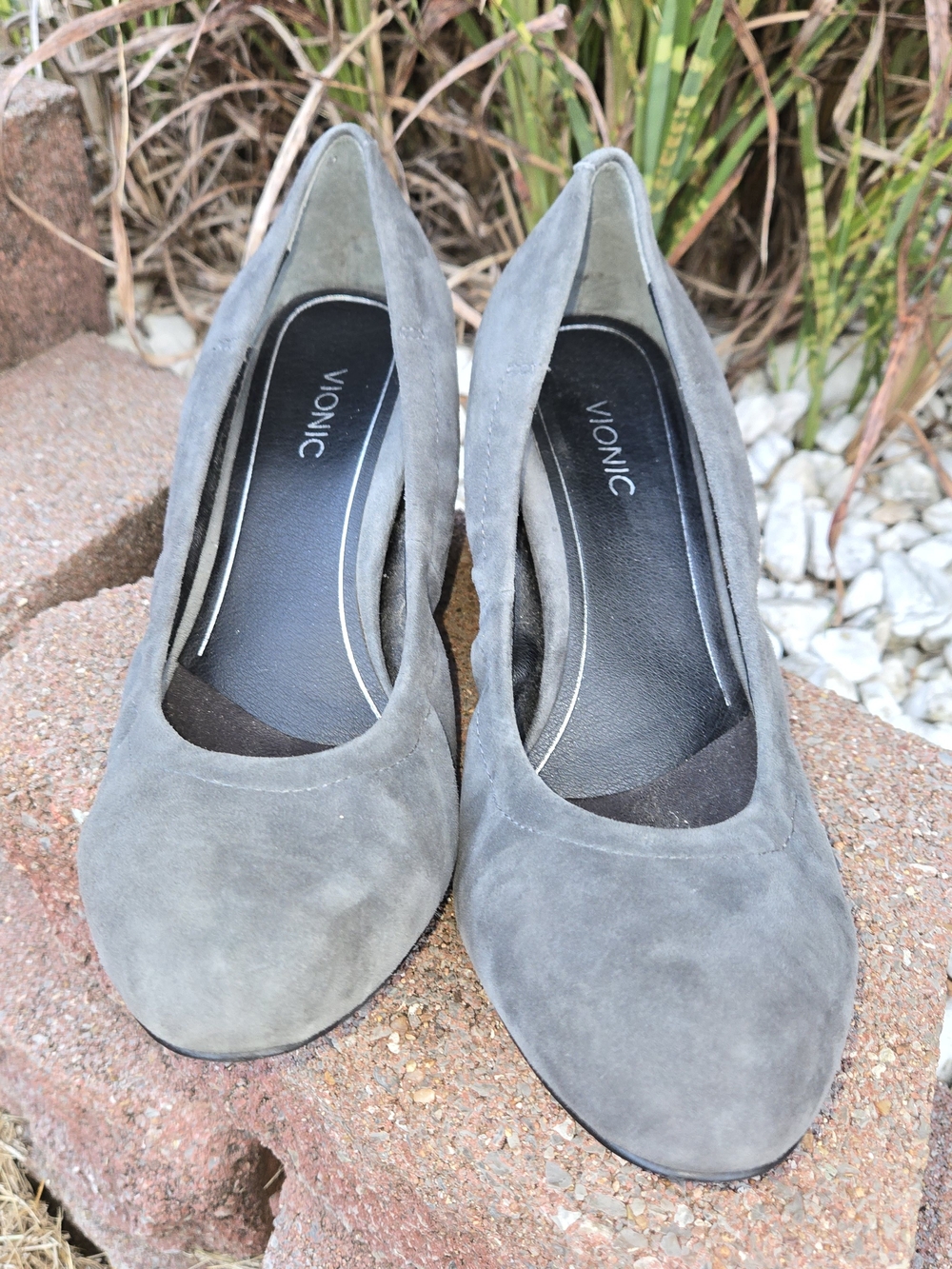 Vionic Camilla Gray Suede Wedge Pumps Orthotic Comfort Heels Women’s Size 9 W